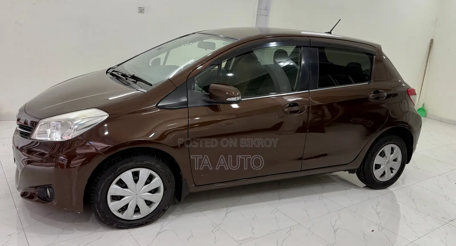 Toyota Vitz 1.0 Front-Wheel Drive 5-Door 2012 Brown