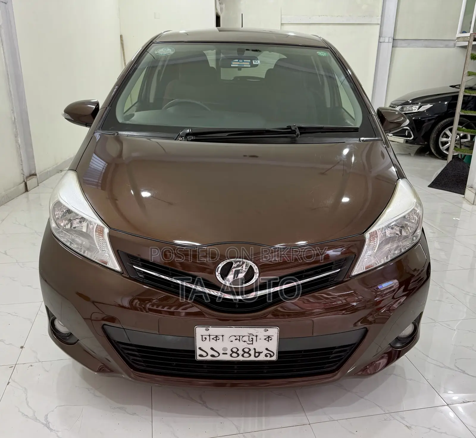 Toyota Vitz 1.0 Front-Wheel Drive 5-Door 2012 Brown