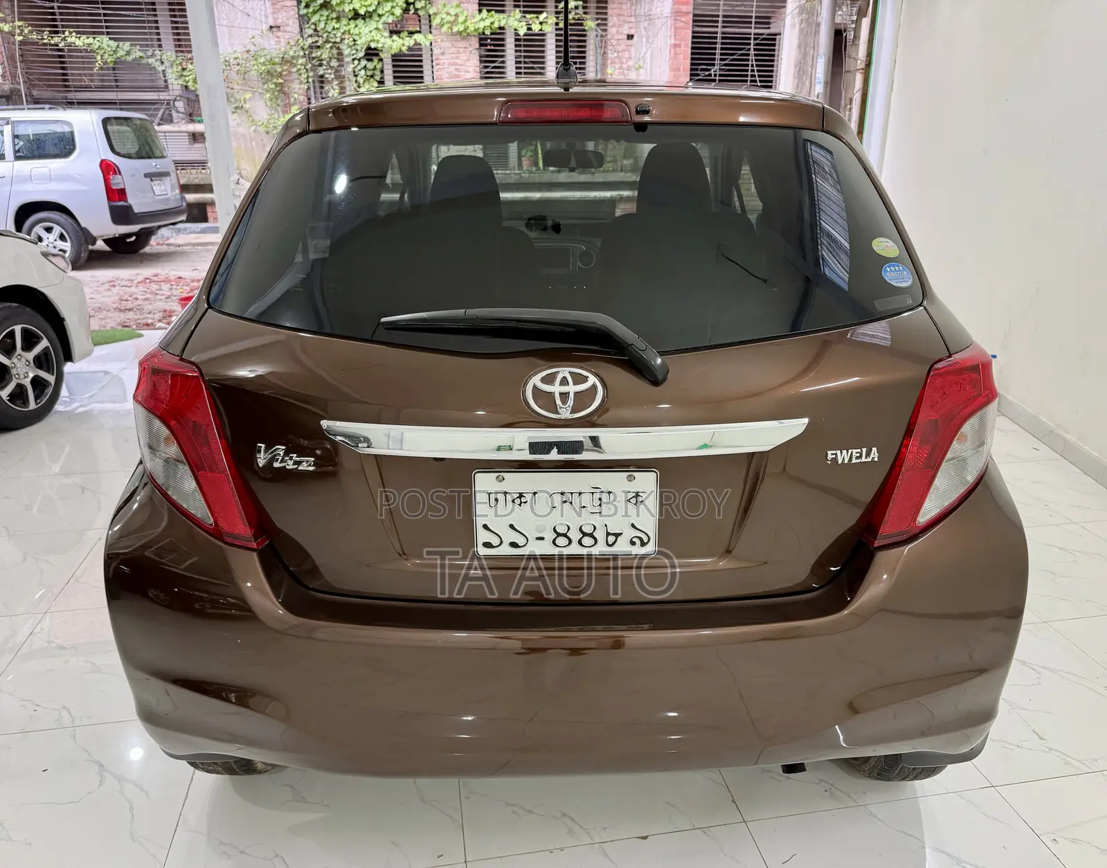 Toyota Vitz 1.0 Front-Wheel Drive 5-Door 2012 Brown