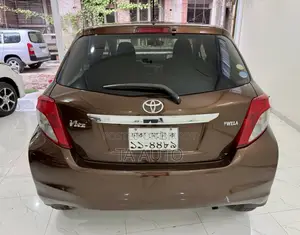 Toyota Vitz 1.0 Front-Wheel Drive 5-Door 2012 Brown