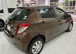 Toyota Vitz 1.0 Front-Wheel Drive 5-Door 2012 Brown
