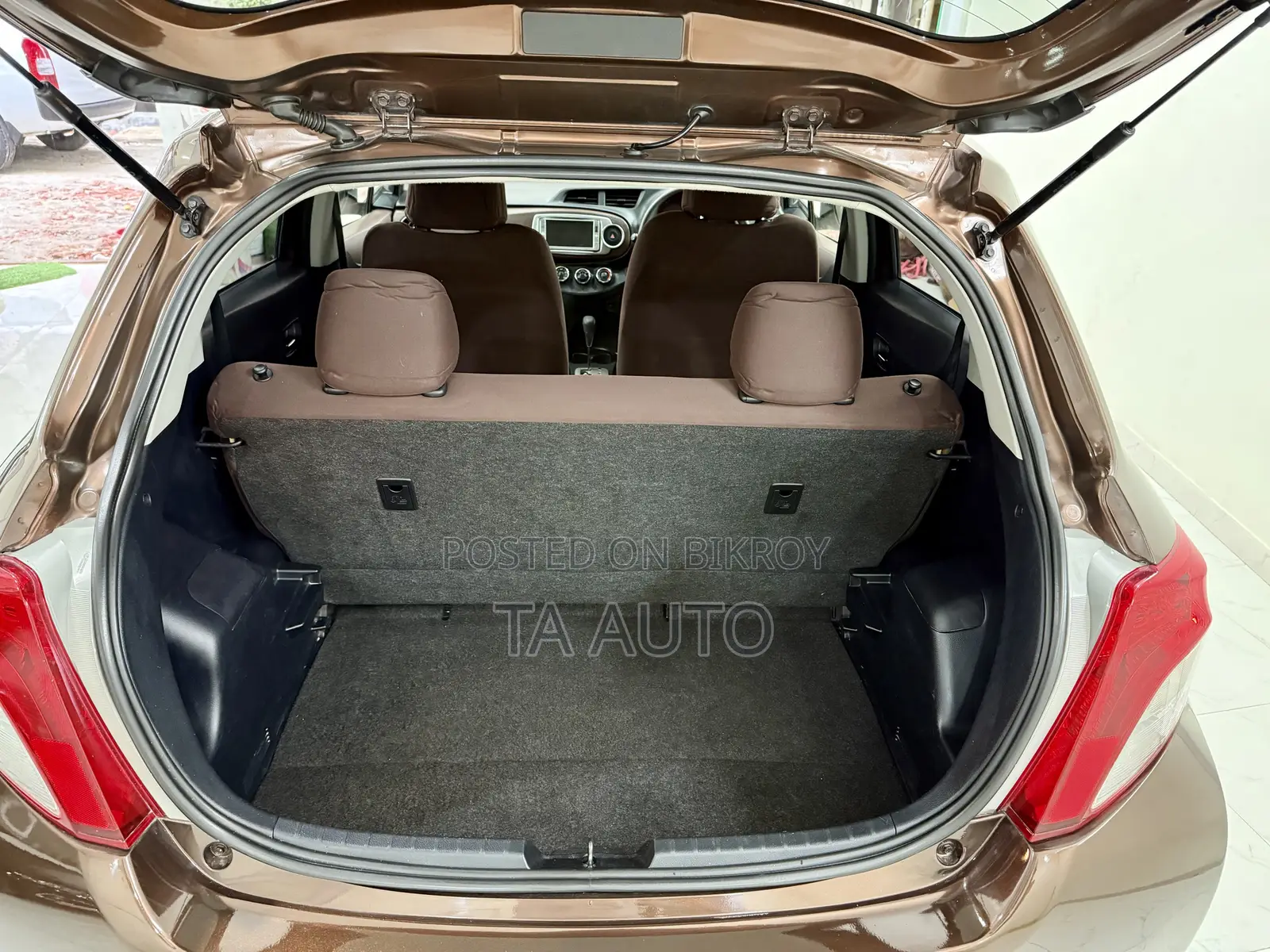 Toyota Vitz 1.0 Front-Wheel Drive 5-Door 2012 Brown
