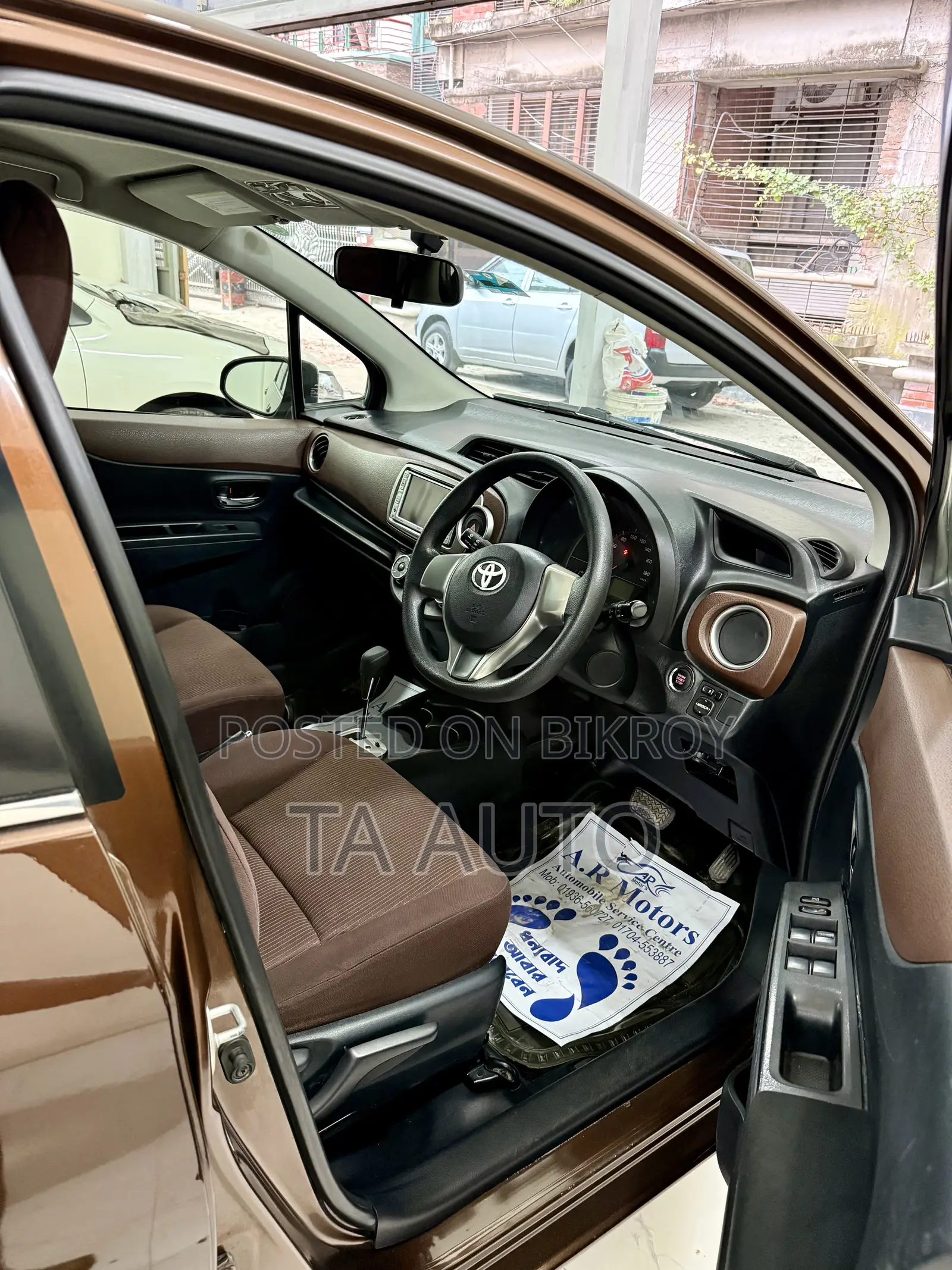 Toyota Vitz 1.0 Front-Wheel Drive 5-Door 2012 Brown