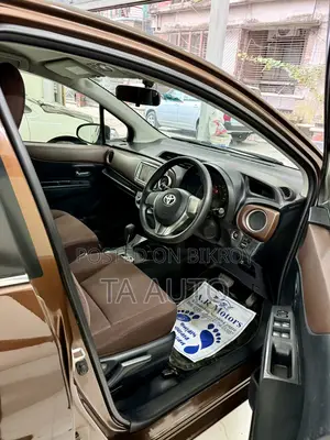 Toyota Vitz 1.0 Front-Wheel Drive 5-Door 2012 Brown