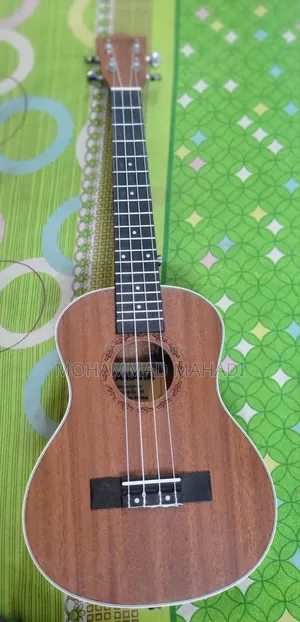 লুক লাইক ব্রান্ড নিউ ইউকুলেলে