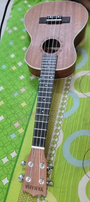 লুক লাইক ব্রান্ড নিউ ইউকুলেলে