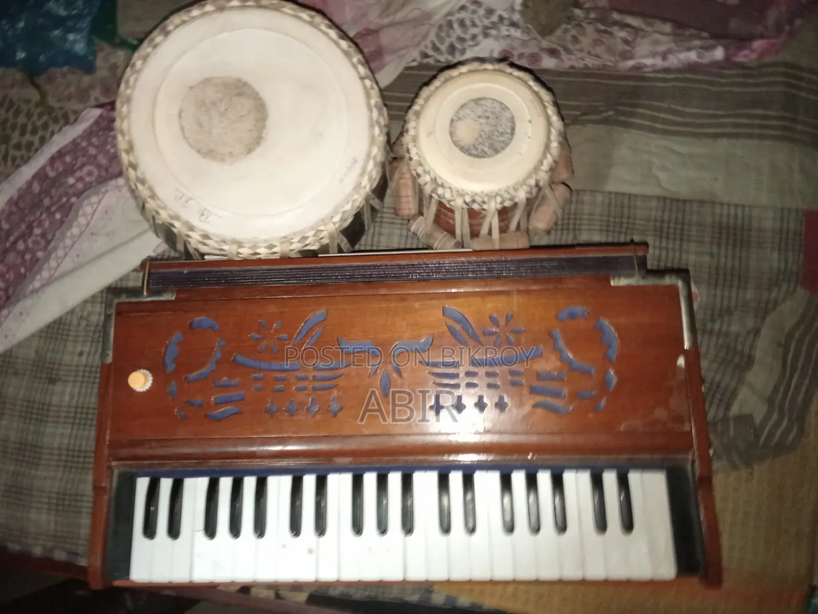 হারমোনিয়াম এবং তবলার জোড়া