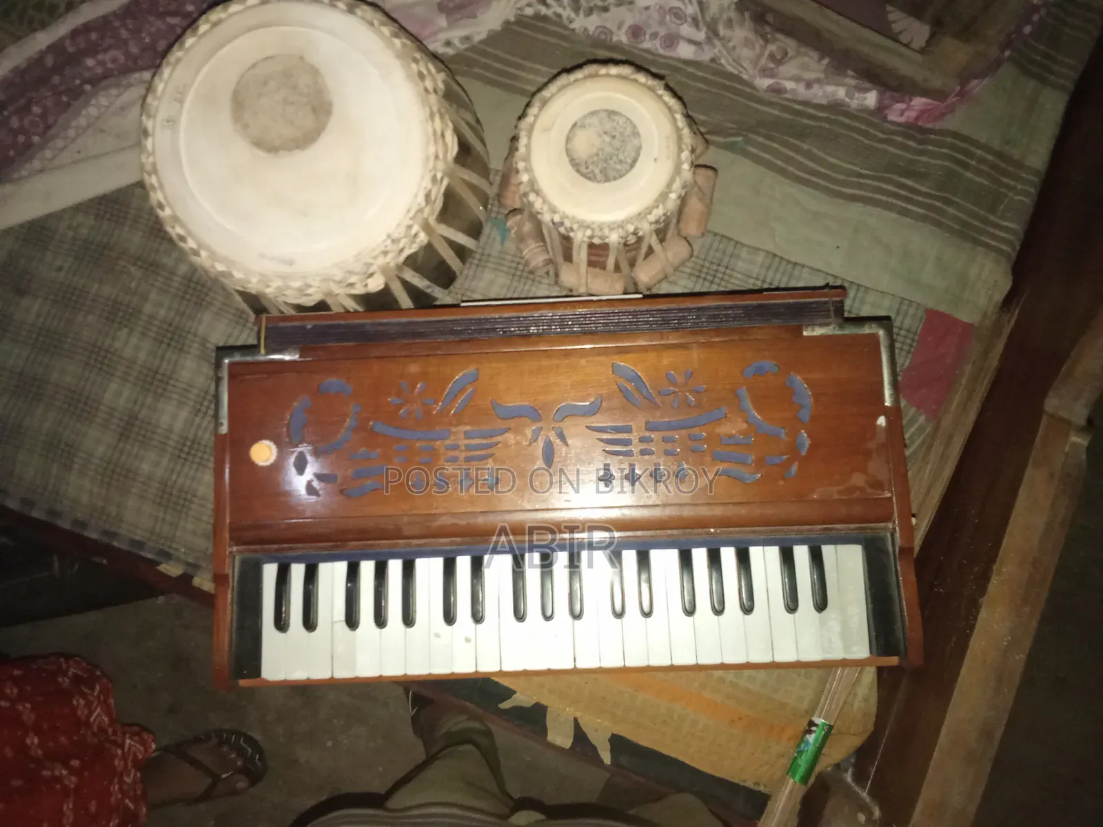 হারমোনিয়াম এবং তবলার জোড়া