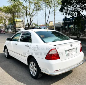 টয়োটা করোল্লা ২০০৪ সাদা