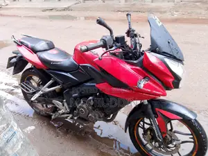 বাজাজ পালসার ১৫০ ২০২১ রেড