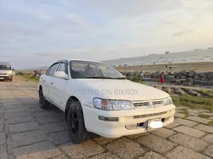 Toyota Corolla 1993 White