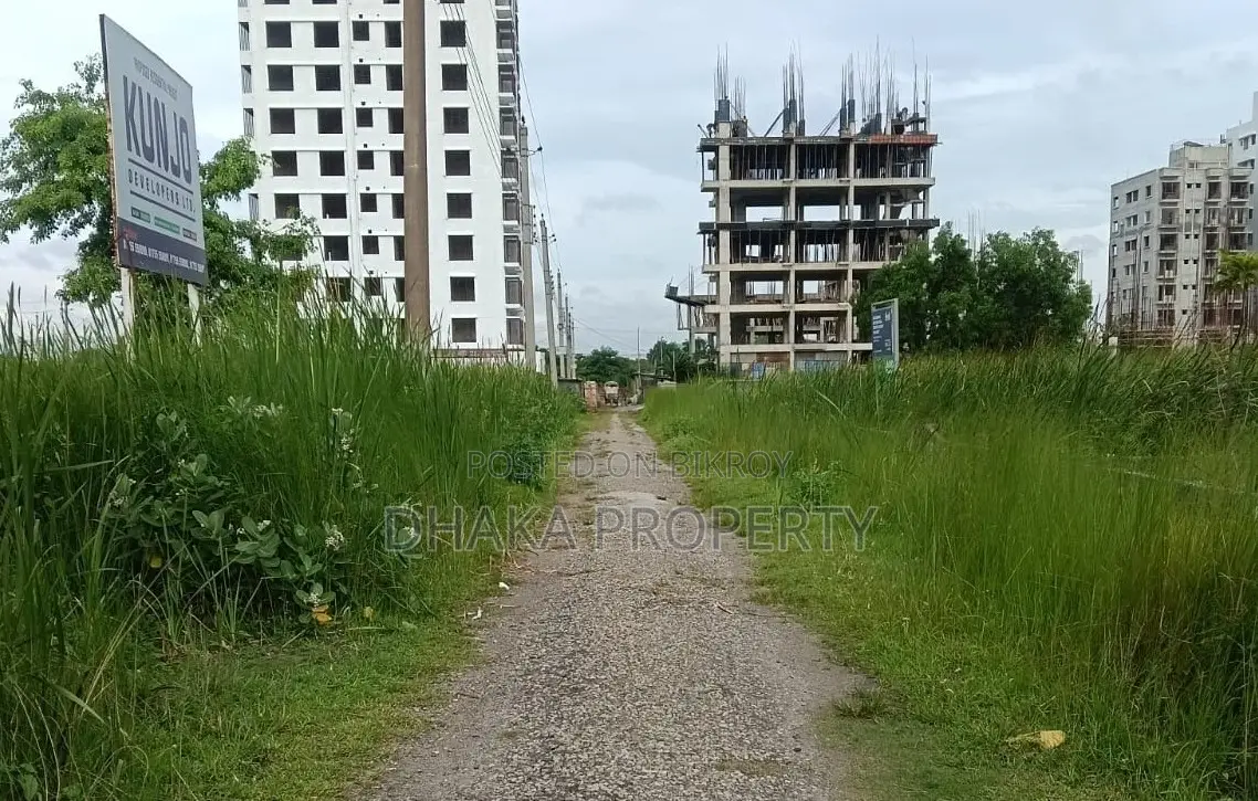 সেক্টর-১৭/জি এ মেট্রো স্টেশন সংলগ্ন ৩ কাঠা উত্তরমুখী জমি