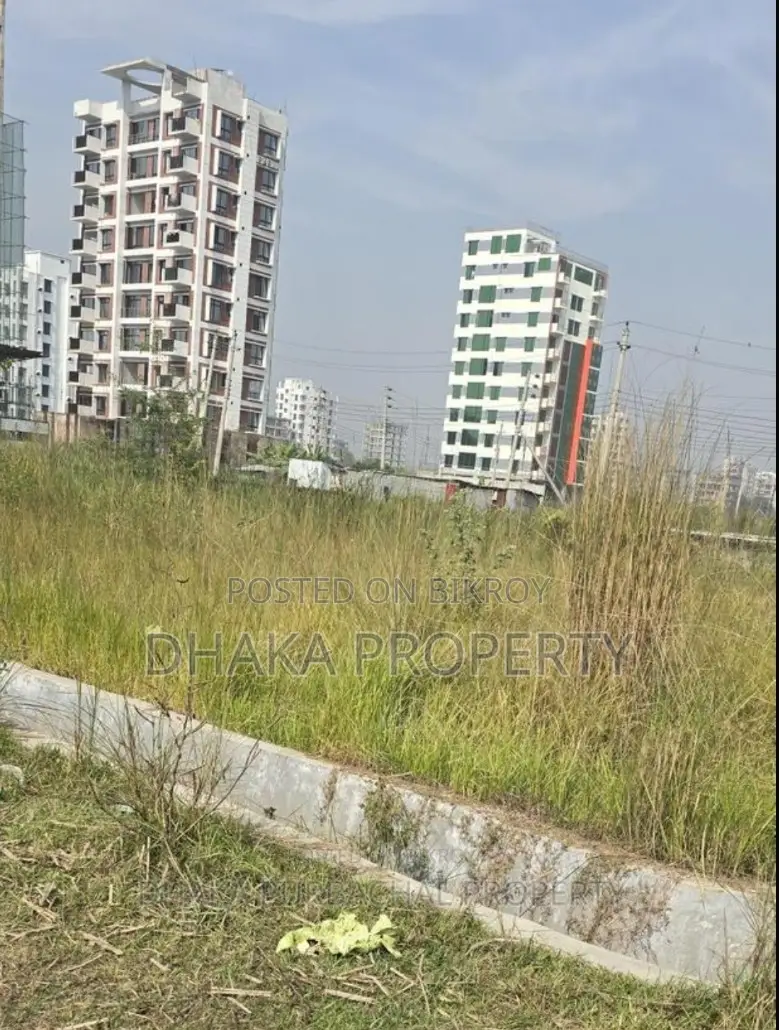 সেক্টর-১৬/জে-তে ৩০ ফুট রাস্তা সংলগ্ন ৩ কাঠা পার্ক সাউথ জমি