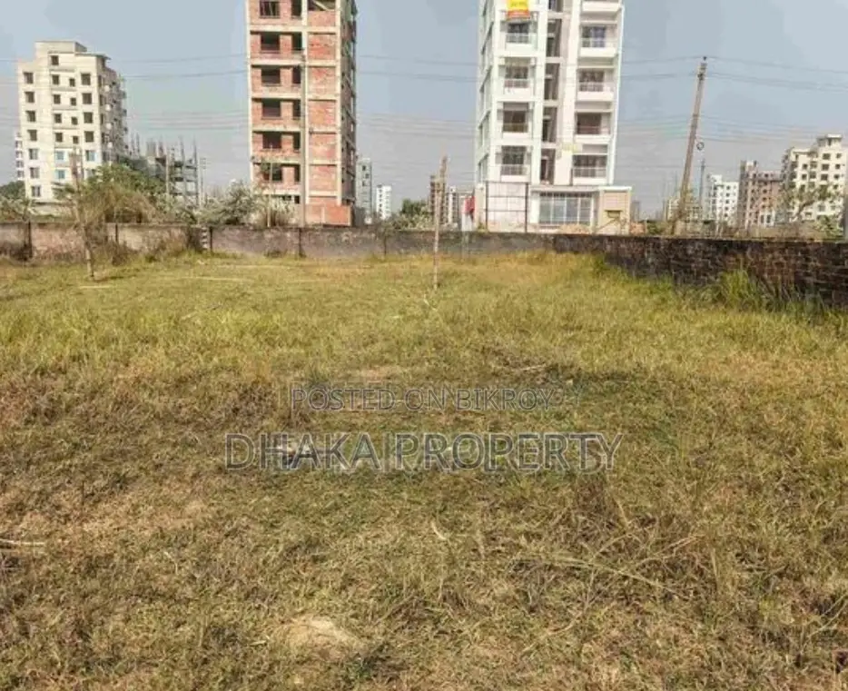 সেক্টর-১৫/ডি এ মেট্রো স্টেশন ৩ কাঠা লেক সাউথ