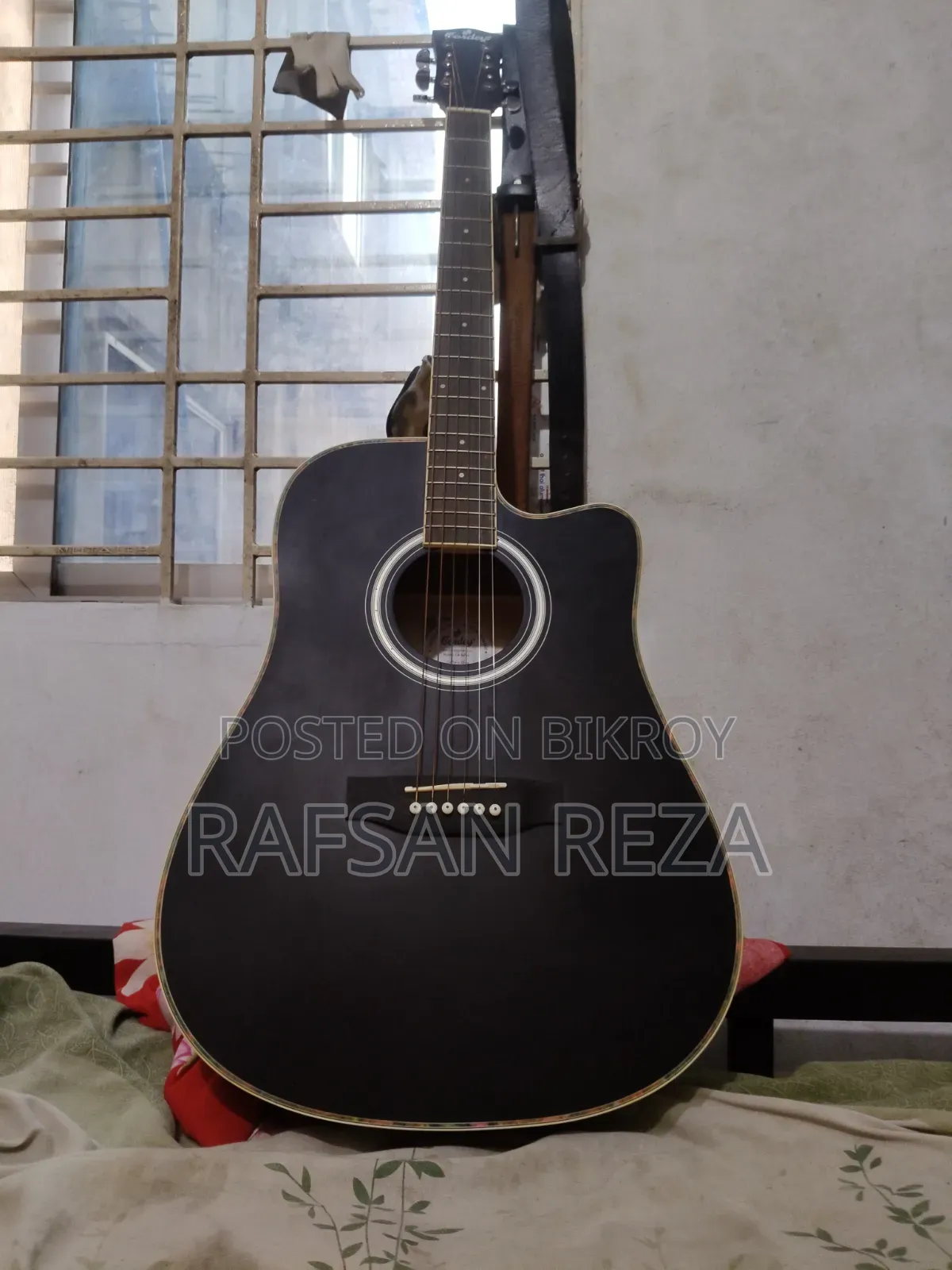 করডে জাম্বো গিটার