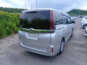 টয়োটা নোয়া ২০২১ সিলভার
