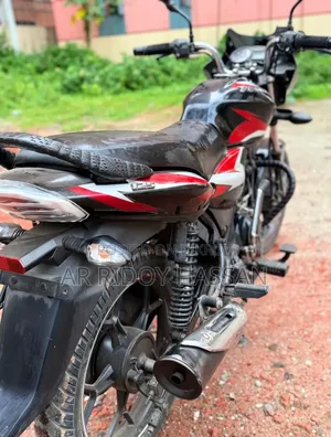 বালাজ ডিসকভার ১২৫ ২০২২ লাল