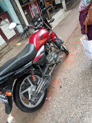 বাজাজ প্লাটিনা ১০০ ২০১৮ রেড