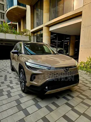 নিউ টয়োটা করোল্লা ক্রস ২০২৫ ব্রাউন