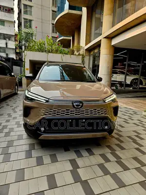 নিউ টয়োটা করোল্লা ক্রস ২০২৫ ব্রাউন