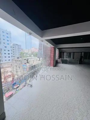 মোহাম্মদপুরের ঢাকা উদ্যান/চন্দ্রিমা হাউজিংয়ের প্রধান সড়কে বাণিজ্যিক