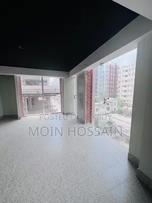 মোহাম্মদপুরের ঢাকা উদ্যান/চন্দ্রিমা হাউজিংয়ের প্রধান সড়কে বাণিজ্যিক