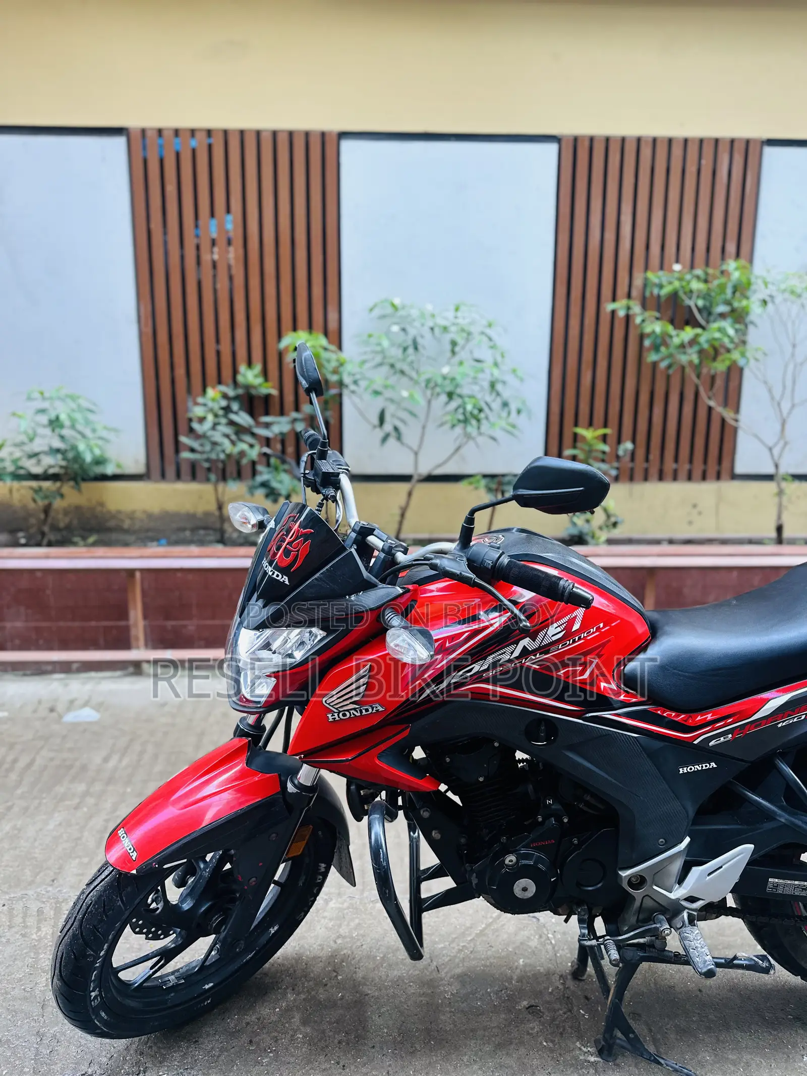 হোন্ডা হর্নেট ২০২০ লাল