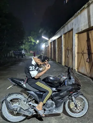 সুজুকি জিক্সার ২০১৮ কালো
