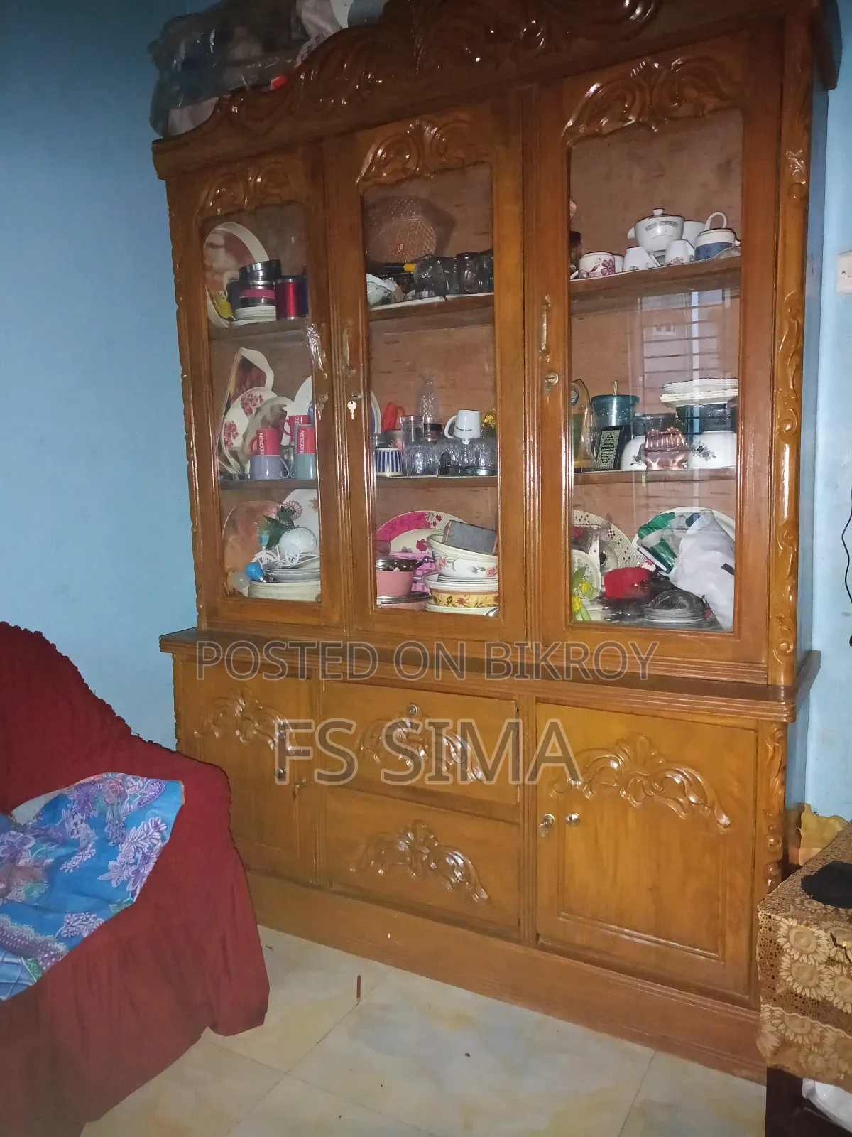 Used jackfruit wood showcase, finished five months and running six months