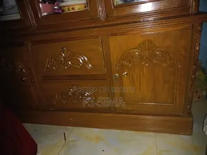 Used jackfruit wood showcase, finished five months and running six months