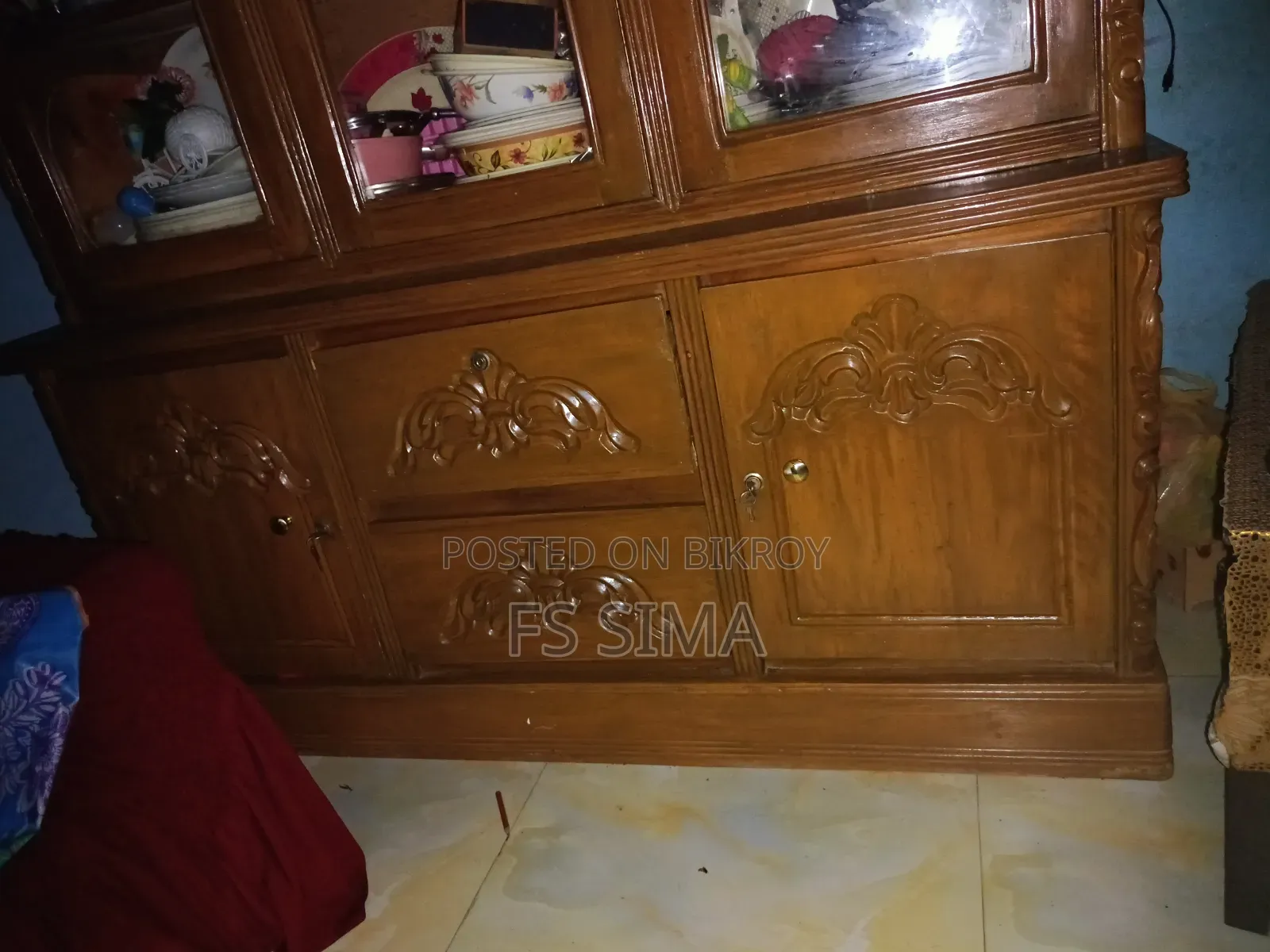 Used jackfruit wood showcase, finished five months and running six months