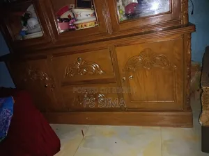 Used jackfruit wood showcase, finished five months and running six months