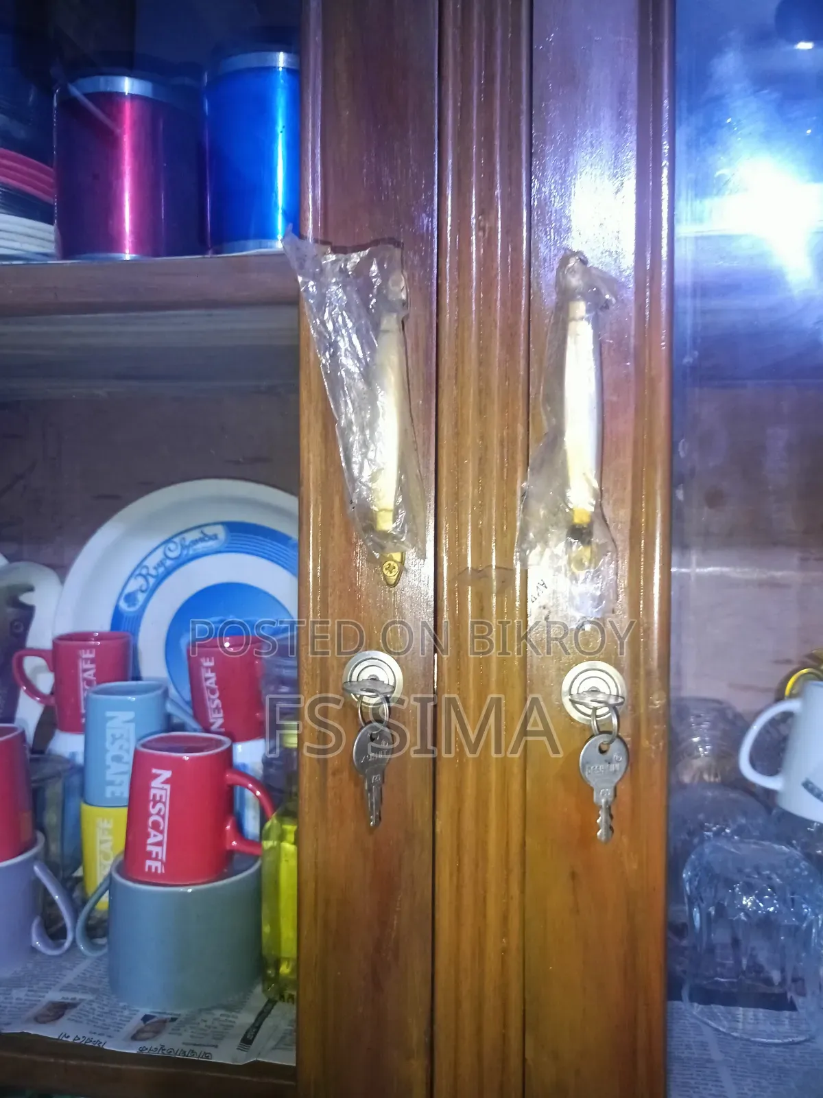 Used jackfruit wood showcase, finished five months and running six months