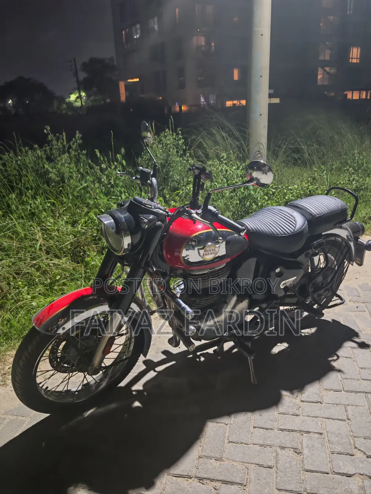 রয়েল এনফিল্ড ক্লাসিক ৩৫০ ২০২৫ লাল