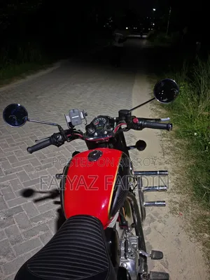 রয়েল এনফিল্ড ক্লাসিক ৩৫০ ২০২৫ লাল