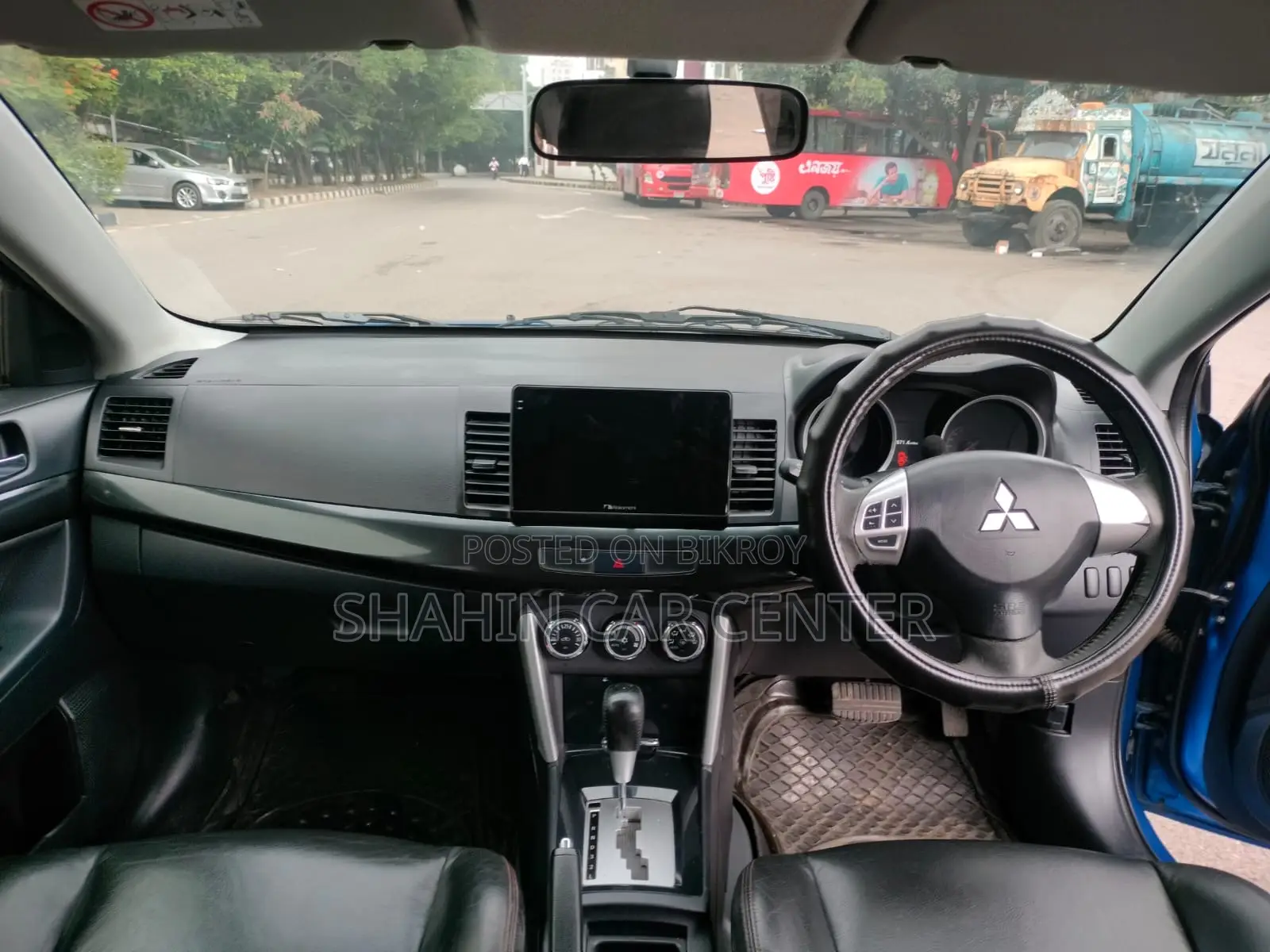 মিতসুবিশি ল্যান্সার ২০১৭ নীল