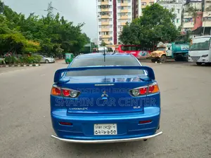 মিতসুবিশি ল্যান্সার ২০১৭ নীল