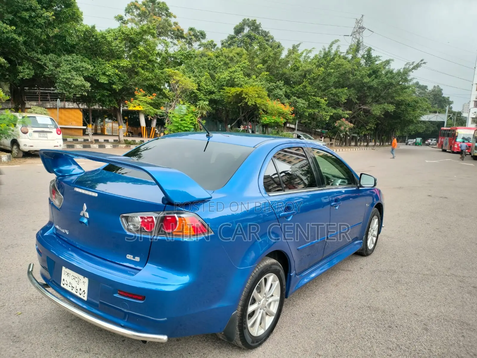 মিতসুবিশি ল্যান্সার ২০১৭ নীল