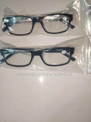 কালো ফ্রেমের রিডিং চশমা (-0.75ডি) | আমানউল্লাহ এন্টারপ্রাইজ