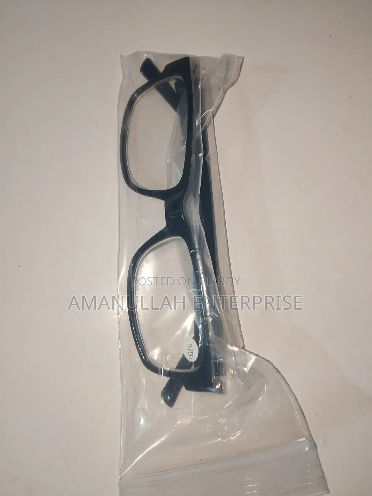 কালো ফ্রেমের রিডিং চশমা (-0.75ডি) | আমানউল্লাহ এন্টারপ্রাইজ
