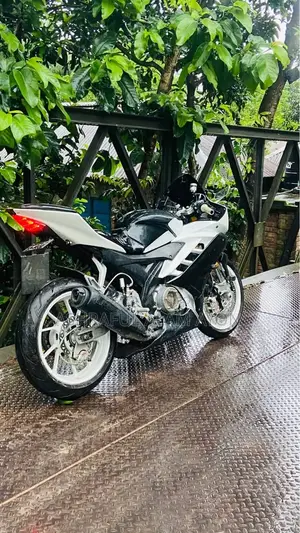 ইয়ামাহা ওয়াইজেডএফ-আর ২০১২ ব্ল্যাক