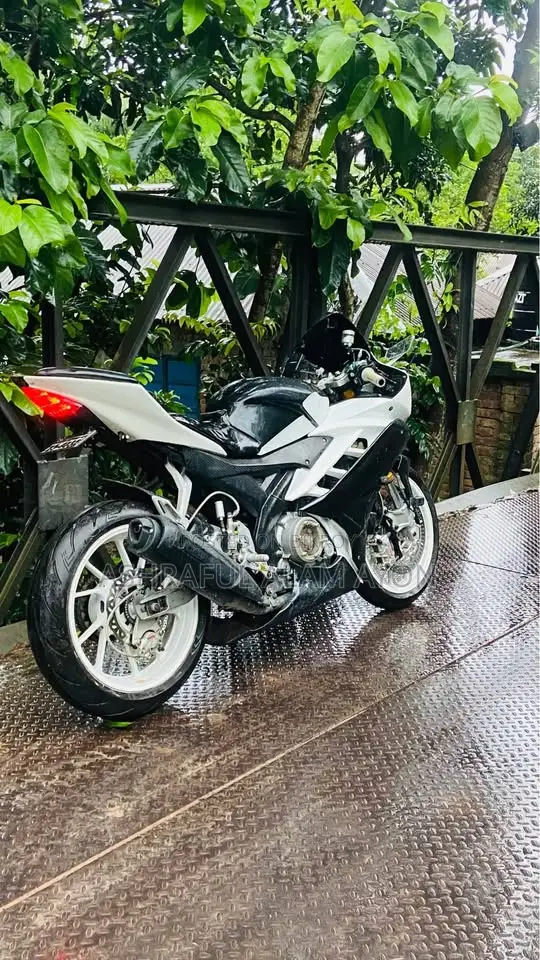 ইয়ামাহা ওয়াইজেডএফ-আর ২০১২ ব্ল্যাক