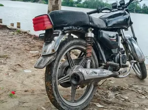 রানার এফ১০০ - ৬এ ২০১০ ব্ল্যাক