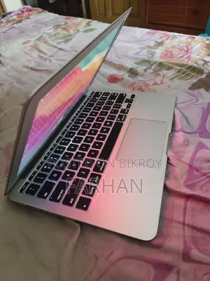 ল্যাপটপ অ্যাপল ম্যাকবুক এয়ার ৪জিবি ইন্টেল কোর আই৫ এসএসডি ১২৮জিবি