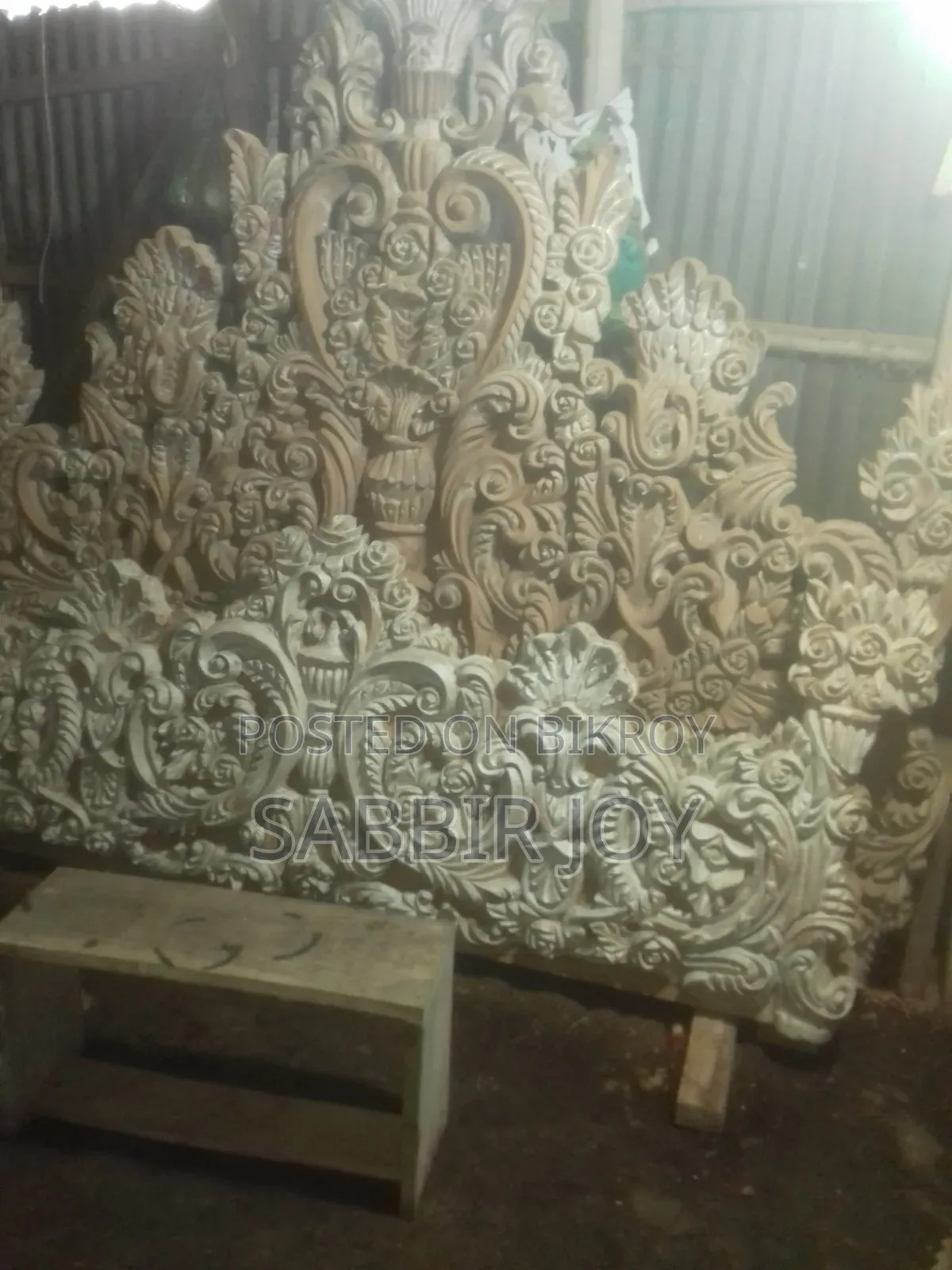 Design Bed & Dressing Table