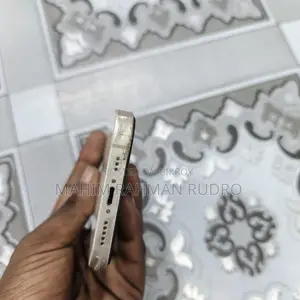 নতুন অ্যাপল আইফোন ১৩ ১২৮ জিবি সাদা