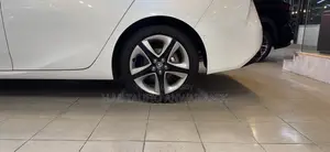 Toyota Prius 20th Anniversary Edition 2021 Pearl