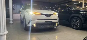 Toyota C-HR XLE Premium Front-Wheel Drive (2.0L 4-cylinder 2 Automatic) 2018 Pearl