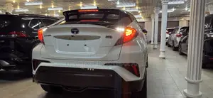 Toyota C-HR XLE Premium Front-Wheel Drive (2.0L 4-cylinder 2 Automatic) 2018 Pearl