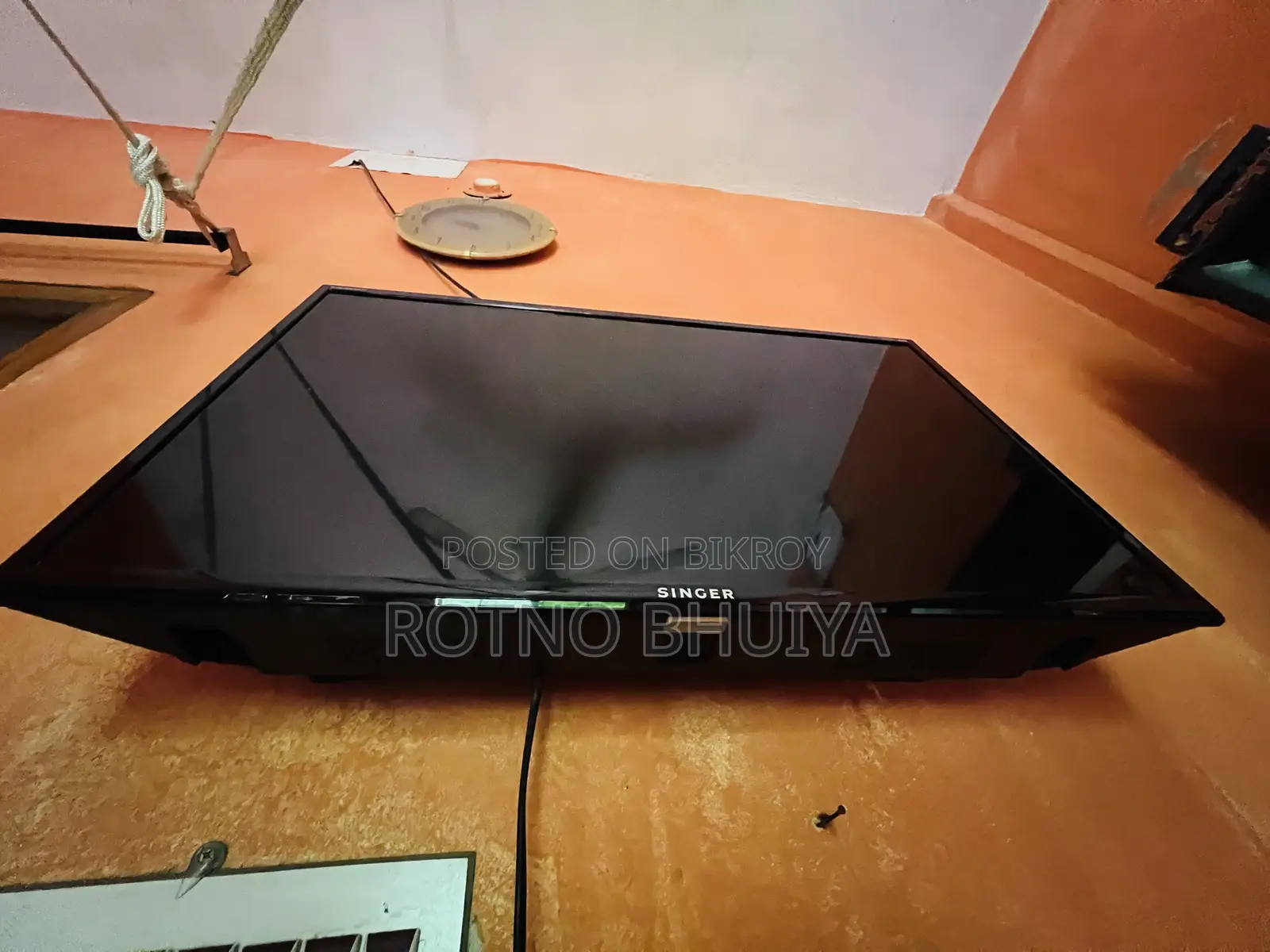 Singer 32” LED TV